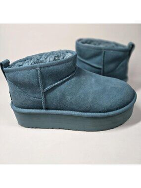 UGG Classic Ultra Mini Platform boots. in blue suede. size 8. sheepskin lined.